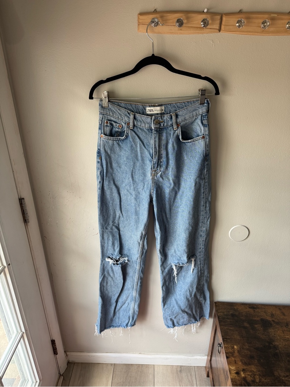 Zara High Waisted Distressed Straight Leg Jeans Size 6 Raw Hem Light Wash